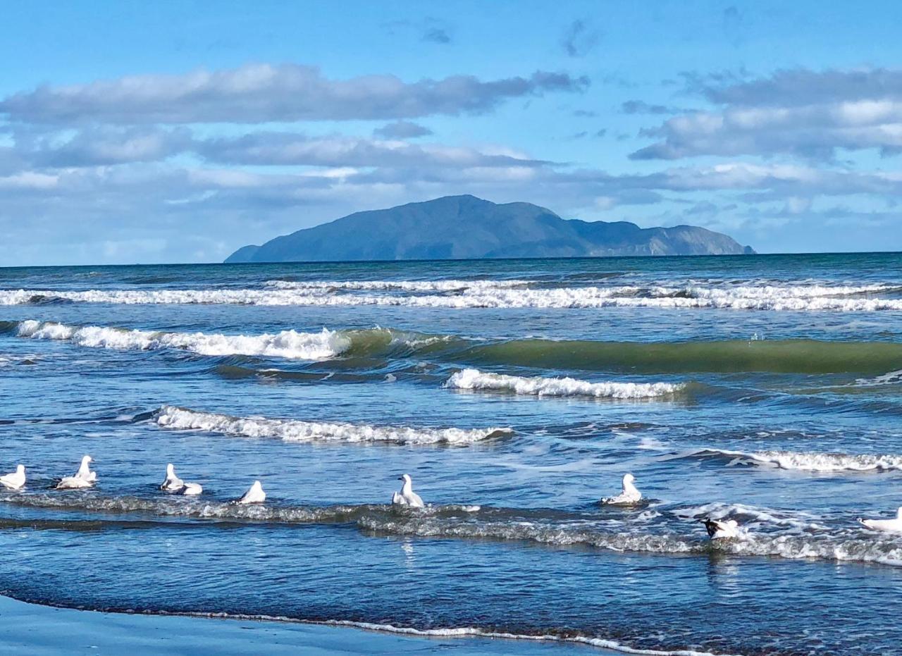 Otaki Beachfront Getaway Exterior photo