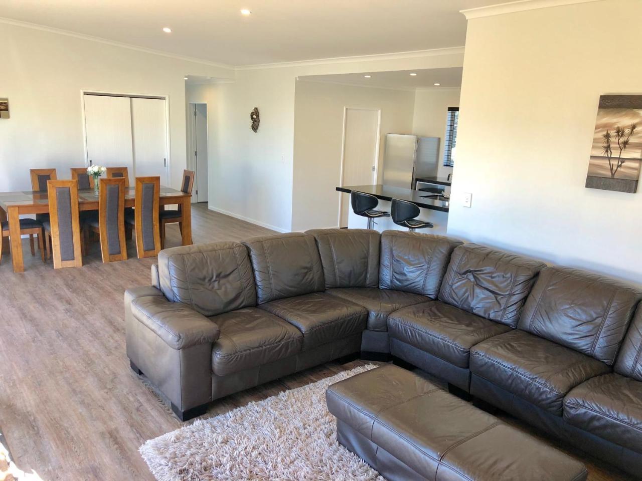 Otaki Beachfront Getaway Exterior photo