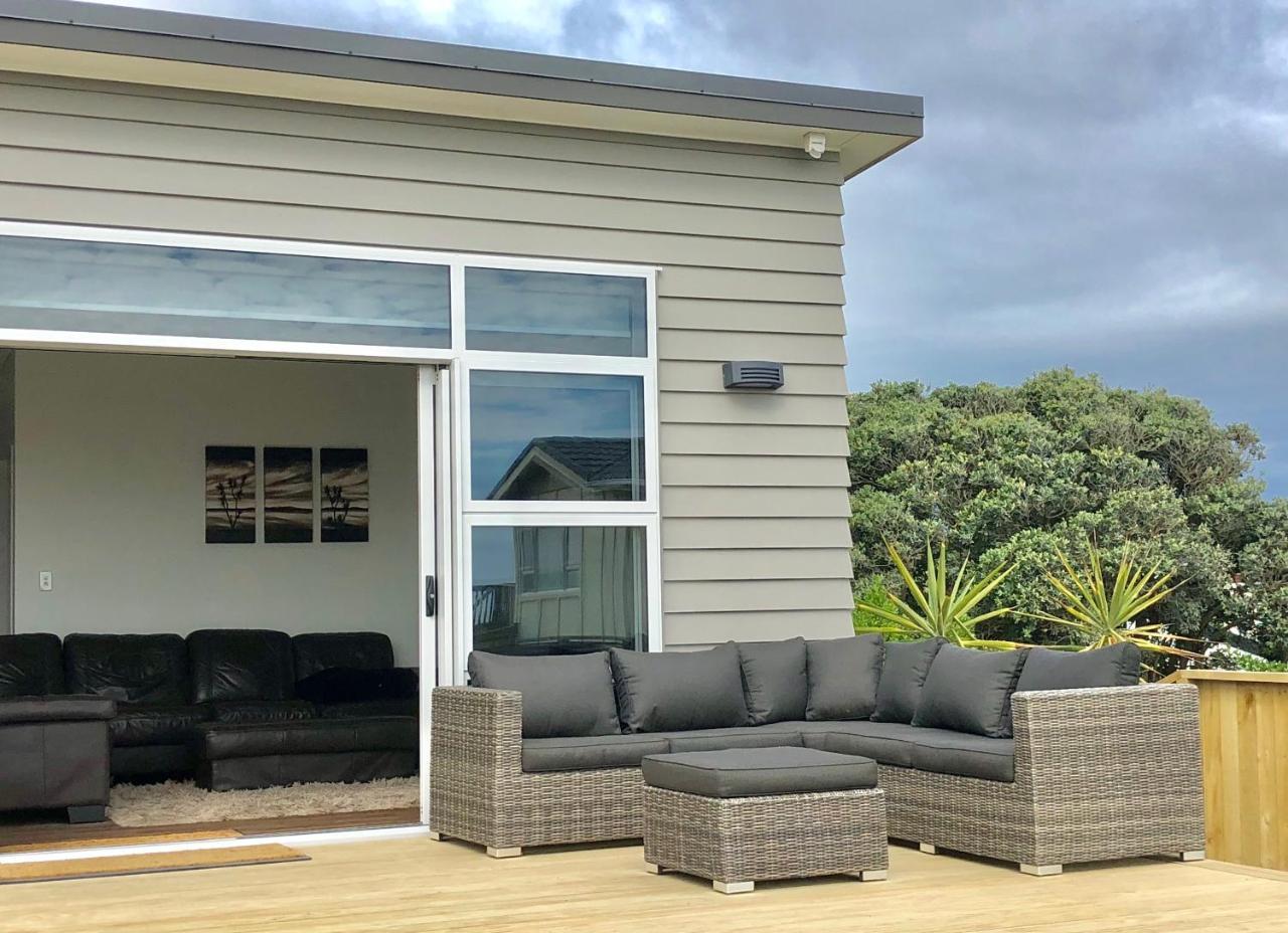 Otaki Beachfront Getaway Exterior photo