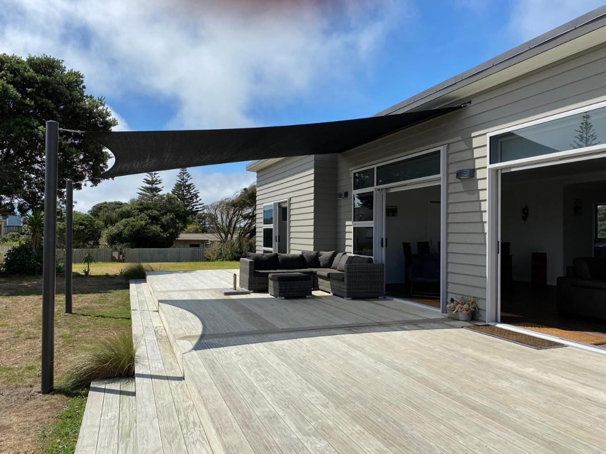 Otaki Beachfront Getaway Exterior photo